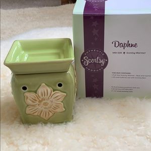 Scentsy ‘Daphne’ warmer NEW